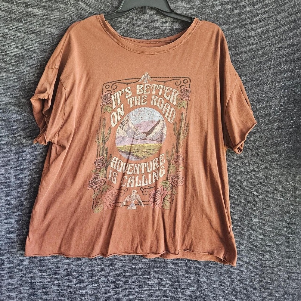 Womens Graphic T-Shirt Brown Distressed Size XL Boho Cleo Wolf Outdoor Hiking